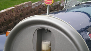Illustration for article titled Grab a cold one with this custom beer can car